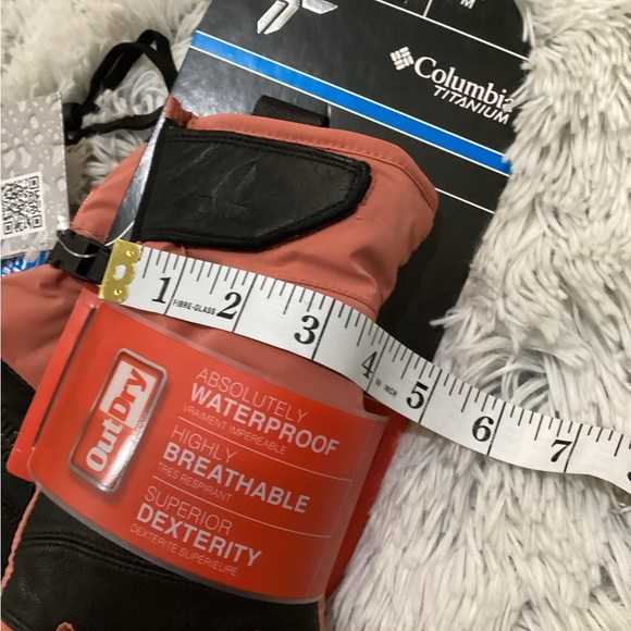 Columbia Titanium Peak Pursuit Winter glove Woman’s size medium NWT - Picture 11 of 13